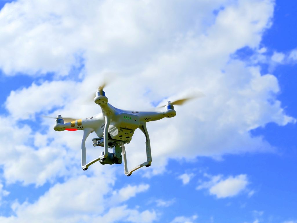 drone, quadcopter, quadrocopter-1579118.jpg